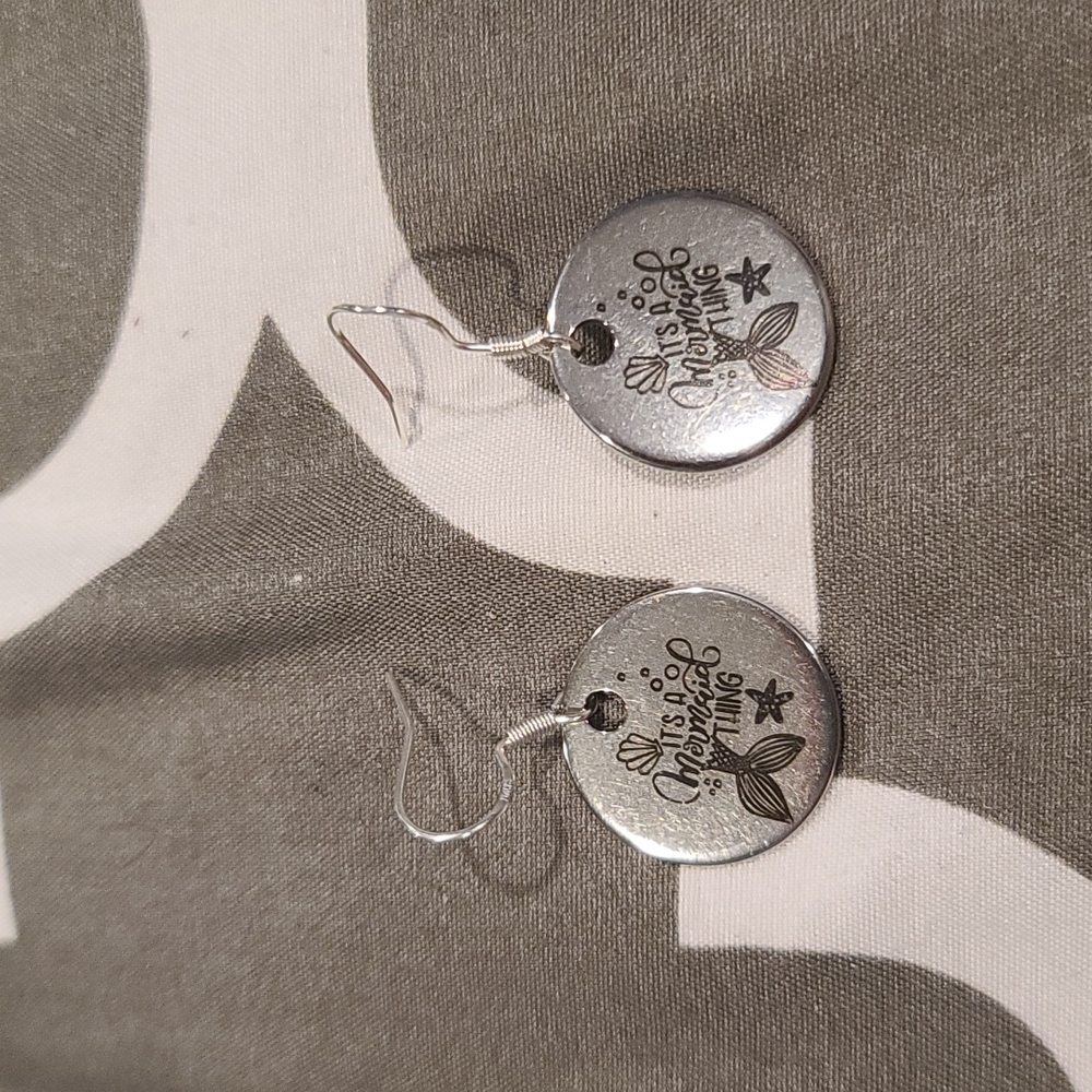 ❤️10/$10 New mermaid earrings